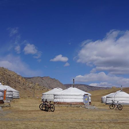 מלון Nalayh My Mongolia Eco Ger Camp מראה חיצוני תמונה