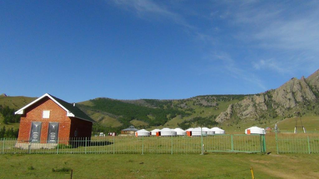 מלון Nalayh My Mongolia Eco Ger Camp מראה חיצוני תמונה