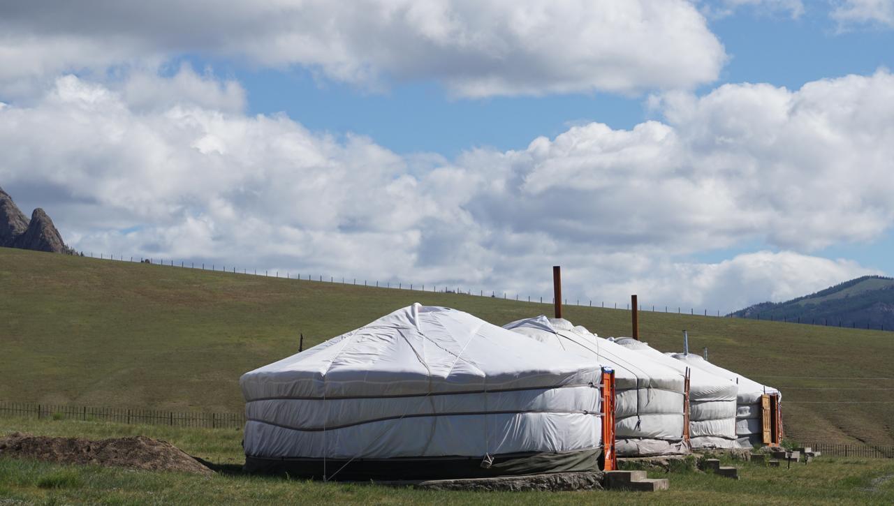 מלון Nalayh My Mongolia Eco Ger Camp מראה חיצוני תמונה