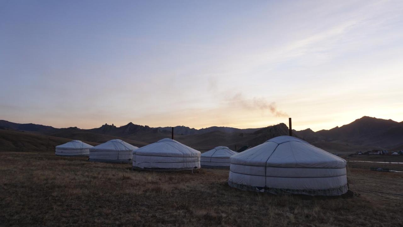 מלון Nalayh My Mongolia Eco Ger Camp מראה חיצוני תמונה